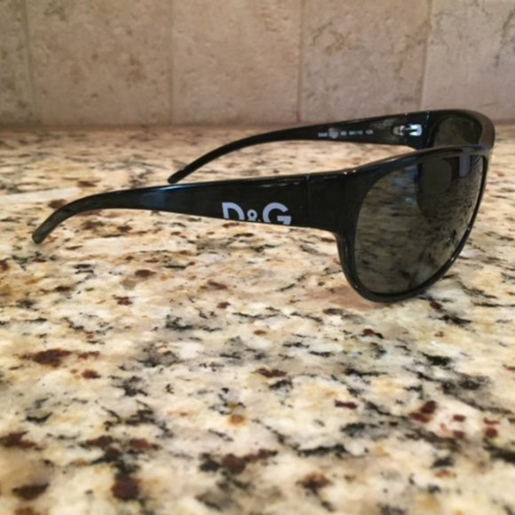D&G Sunglasses w/ Case - Picture 2 of 4